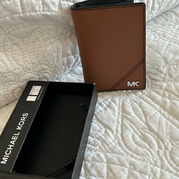 🚗Michael Kors Leather sleek Card Holder wallet (New without Tags)🚗 - Picture 1 of 11
